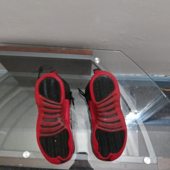 Jordan flugames 12s sz7 flaws seened in pic - Picture 4 of 4